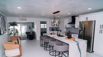 Mikrowelle, Ofen, Herdplatte, Geschirrspüler