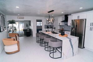 Mikrowelle, Ofen, Herdplatte, Geschirrspüler