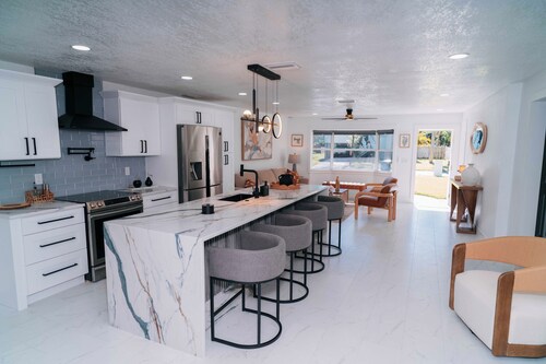 3-bedroom house in gorgeous St. Petersburg with AC