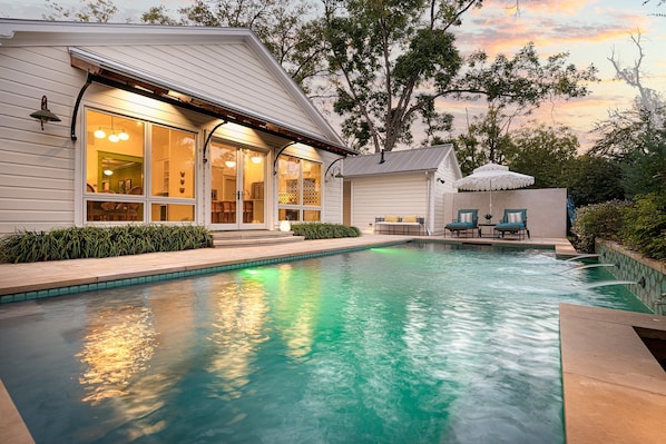 Outdoor pool, a heated pool - Gloriette | Pool | Cabana (Fredericksburg)