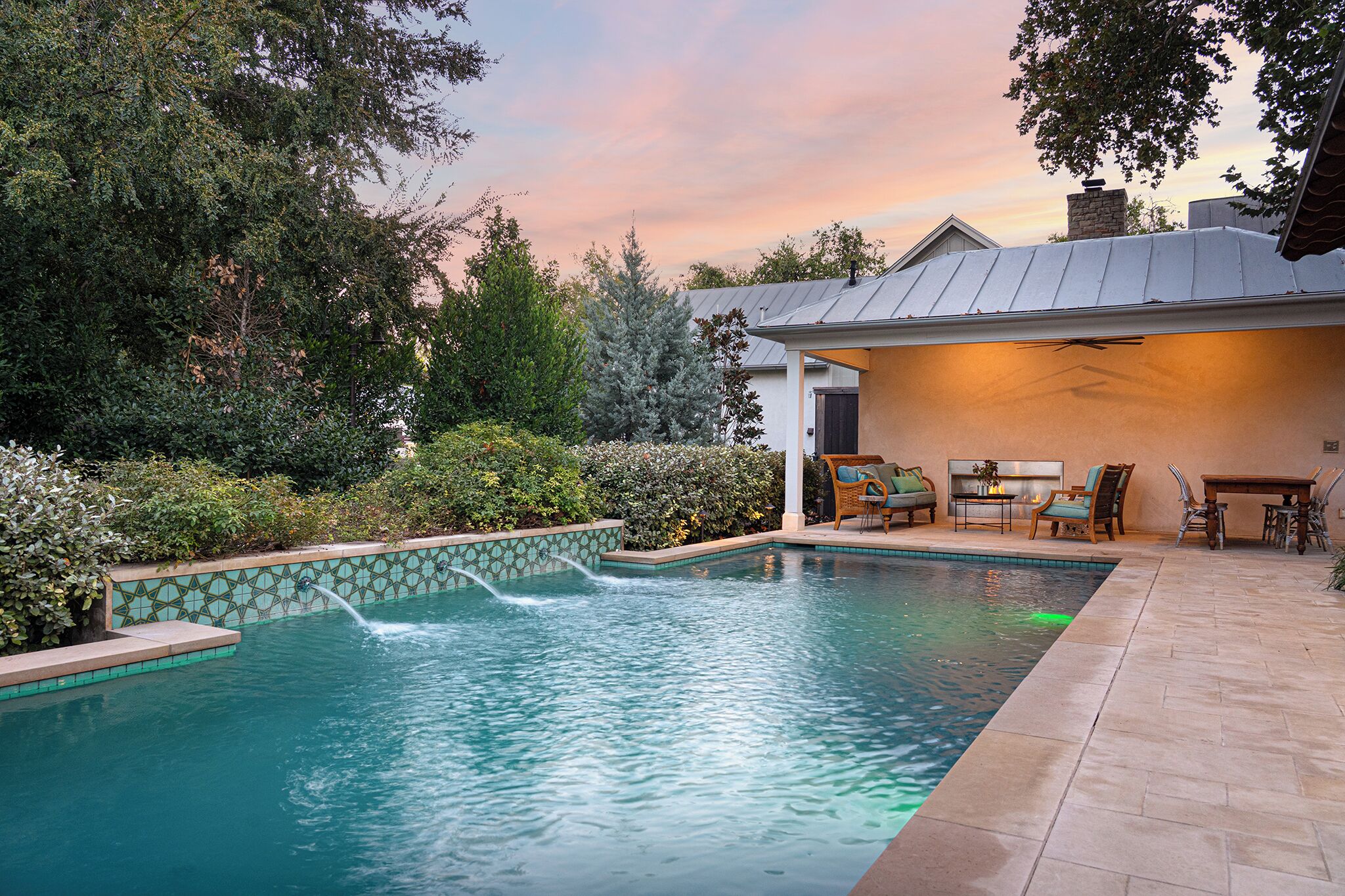 Piscina all'aperto, una piscina riscaldata