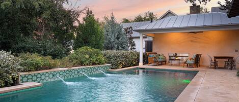 Piscina all'aperto, una piscina riscaldata