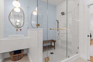 Shower, hair dryer, towels, soap - Viola's | Hot Tub | Beautiful & Cozy (Fredericksburg)