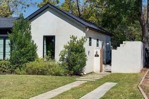 Exterior - Viola's | Hot Tub | Beautiful & Cozy (Fredericksburg)