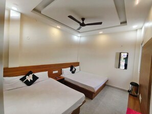 Habitación familiar doble, balcón | Wifi gratis