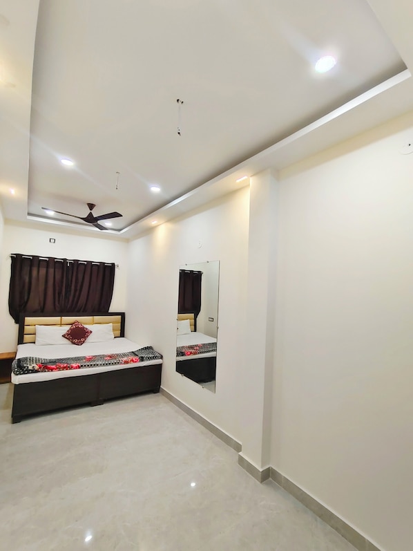 Family Room, Balcony, City View | Free WiFi - Shivay homestay ujjain (Ujjain)