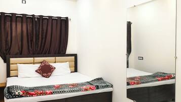 Camera familiare, balcone, vista città | Wi-Fi gratuito