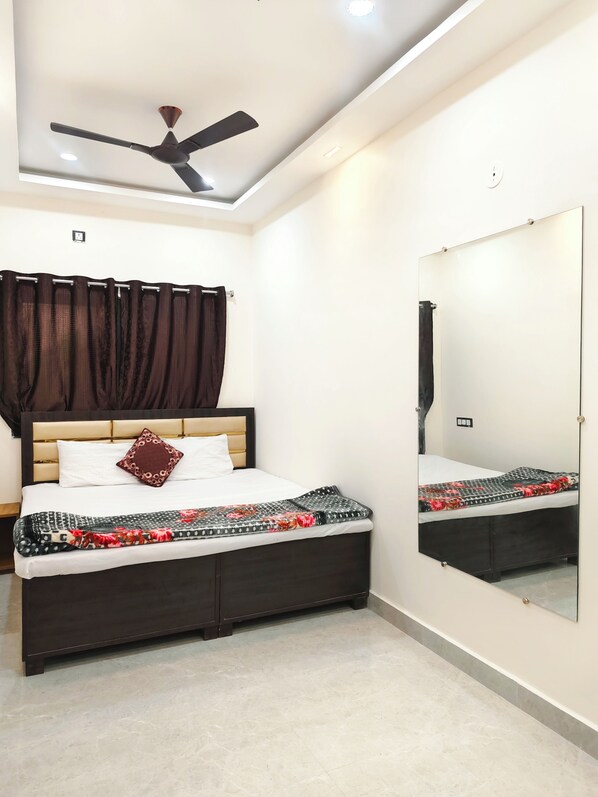 Family Room, Balcony, City View