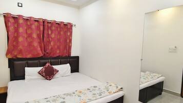 Camera familiare, balcone, vista città | Wi-Fi gratuito