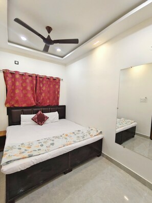 Family Room, Balcony, City View