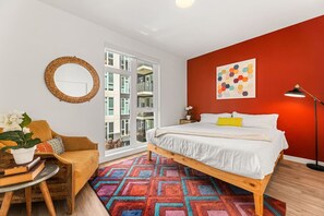 2 عدّة غرف نوم ومكتب ومكواة/لوح كي وسرير سفر