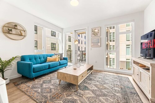 The K-Town 2BD Haven - Hot Tub, Gym & Parking