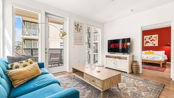 2 sovrum, skrivbord, strykjÀrn/strykbrÀda och resesÀng