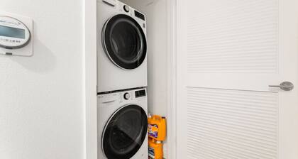 The K-Town 2BD Haven - Hot Tub, Gym & Parking