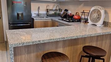 Microondas, horno y parrilla de estufa