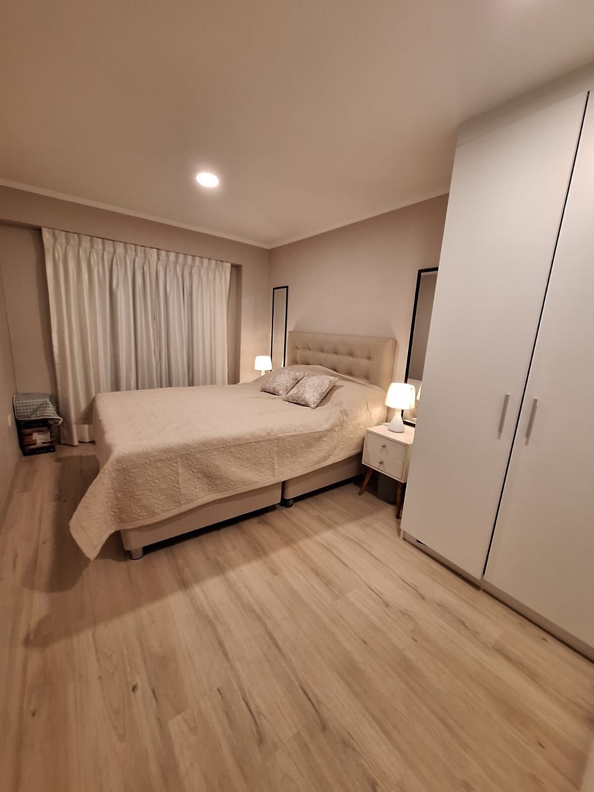 1 habitación, tabla de planchar con plancha y wifi 