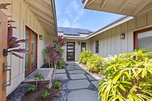 Property grounds - 3 BDR/3BTH Oasis | Dual Suites + Outdoor Kitchen (Waikoloa Village)