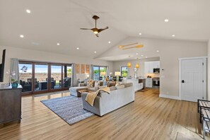 TV - 3 BDR/3BTH Oasis | Dual Suites + Outdoor Kitchen (Waikoloa Village)