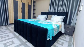 Iron/ironing board, Internet, bed sheets