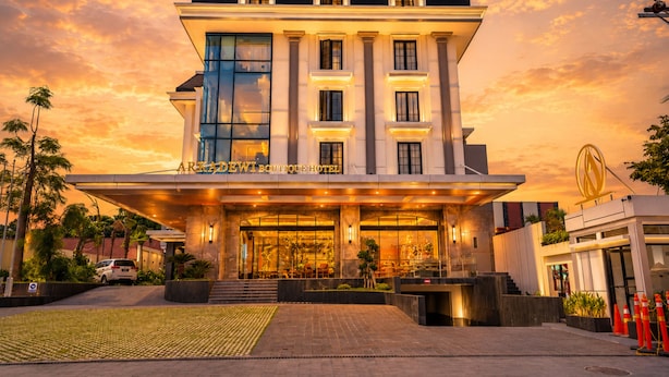 A hotel with a grand entrance, multiple floors, and a modern architectural style. - Arkadewi Boutique Hotel Prawirotaman (Yogyakarta)