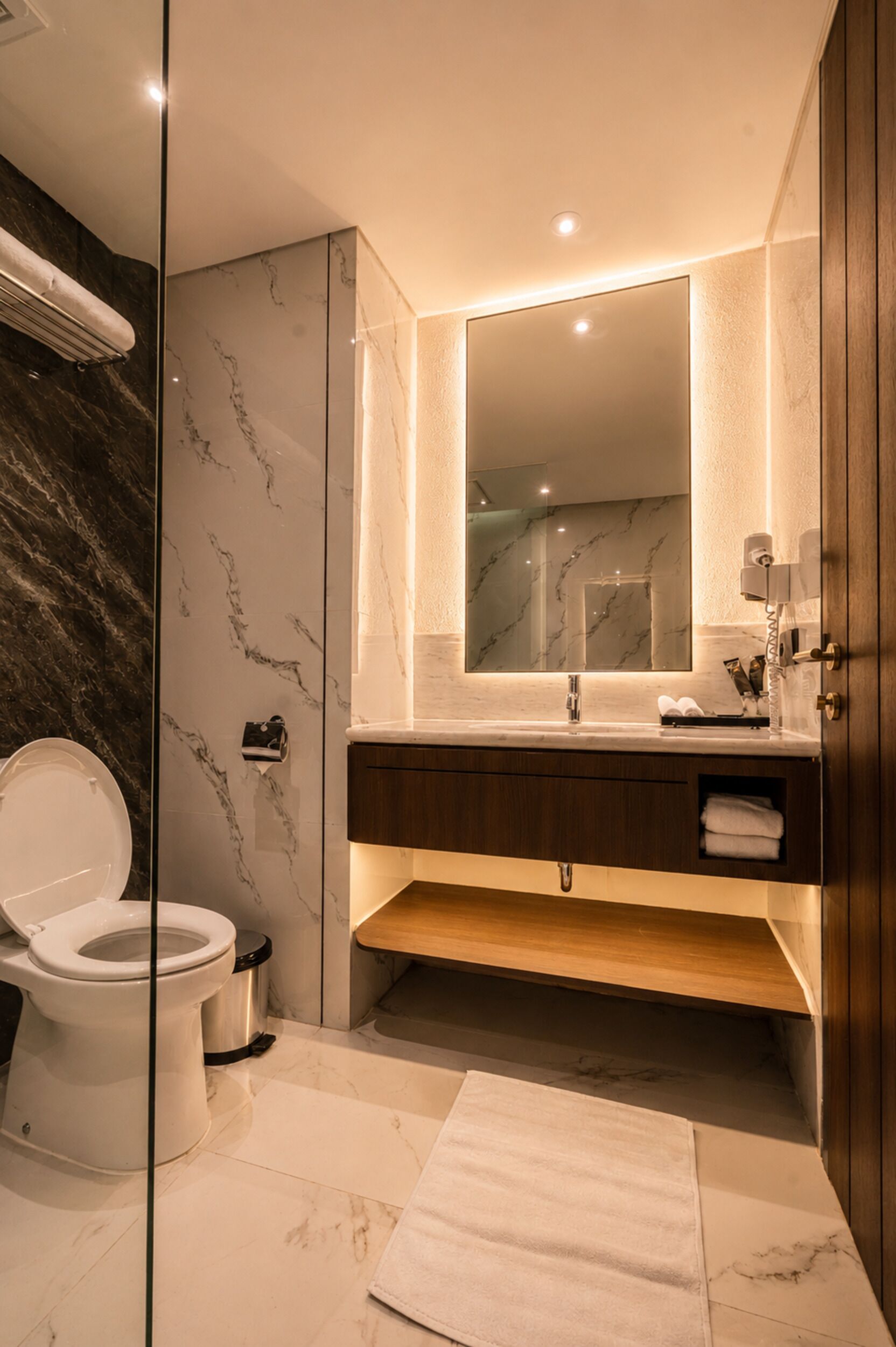 Deluxe Double Room | Bathroom | Hair dryer, slippers, towels, soap