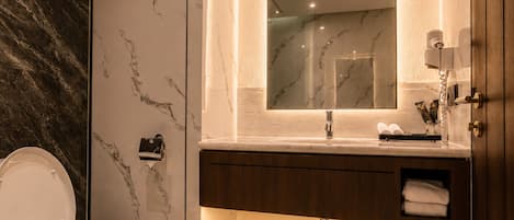 Deluxe Double Room | Bathroom | Hair dryer, slippers, towels, soap
