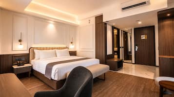 Minibar, in-room safe, desk, blackout curtains
