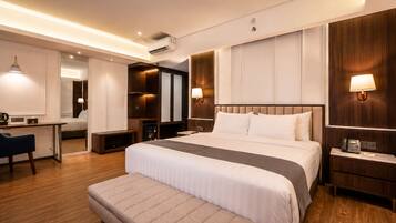 Chambre Junior | Minibar, coffre-fort, bureau, rideaux d’obscurcissement