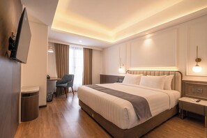 Premier Double Room | Minibar, in-room safe, desk, blackout curtains - Arkadewi Boutique Hotel Prawirotaman (Yogyakarta)