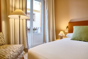 Iron/ironing board, travel crib, free WiFi, bed sheets