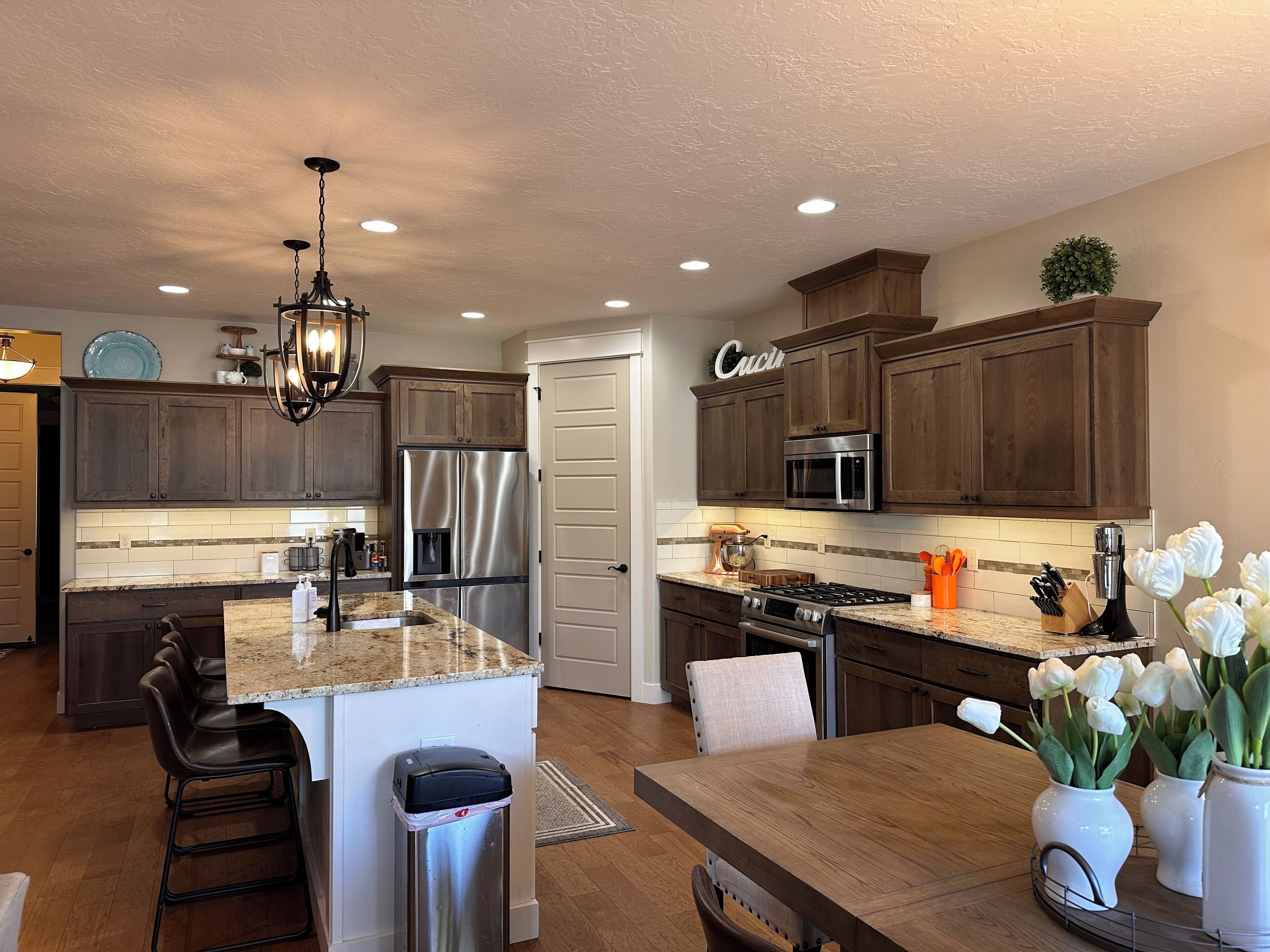 Micro-ondes, four, plaque de cuisson, lave-vaisselle