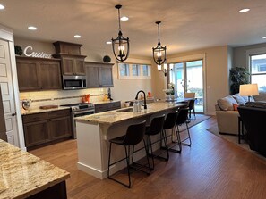 微波炉、烤箱、炉灶、洗碗机