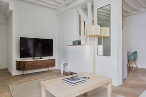 Télévision, chaîne hi-fi