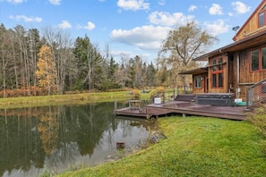 Property grounds - Meadowoods Estate: Luxury 7BR, Hot Tub, Sauna&Pond (Stowe)
