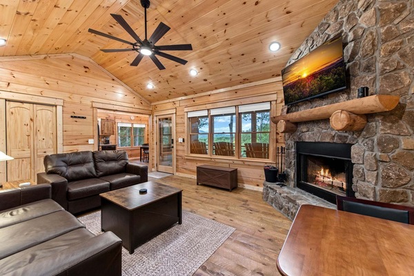 Smart TV, fireplace