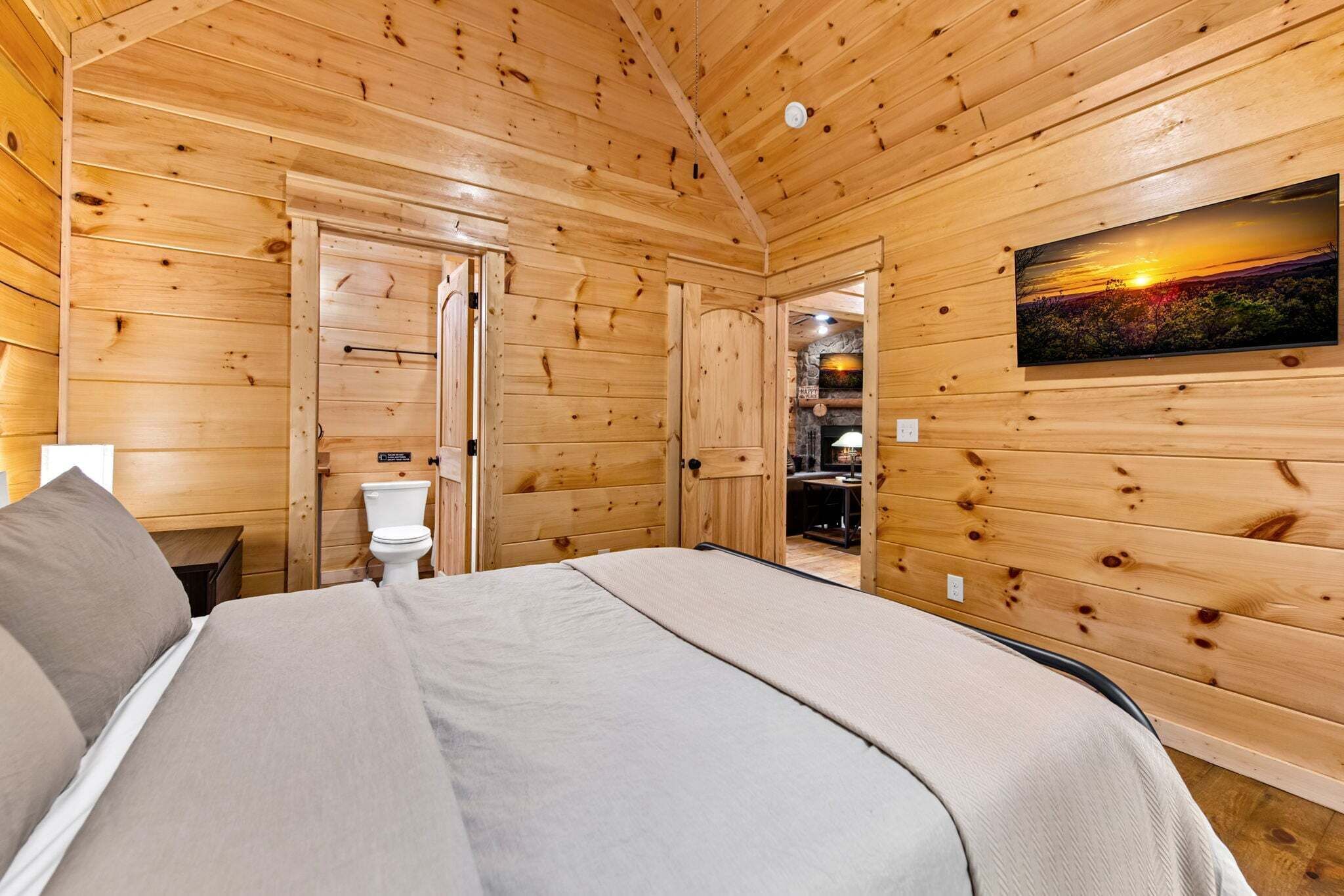 2 bedrooms, iron/ironing board, WiFi (free), bed sheets
