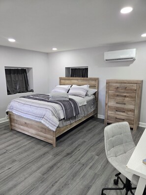 1 slaapkamer, een strijkplank/strijkijzer, wifi, beddengoed