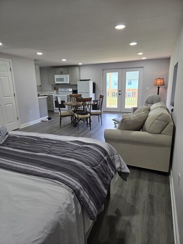 Welcoming Tiny House close to ETSU, Medical Center and Downtown Johnson City, TN