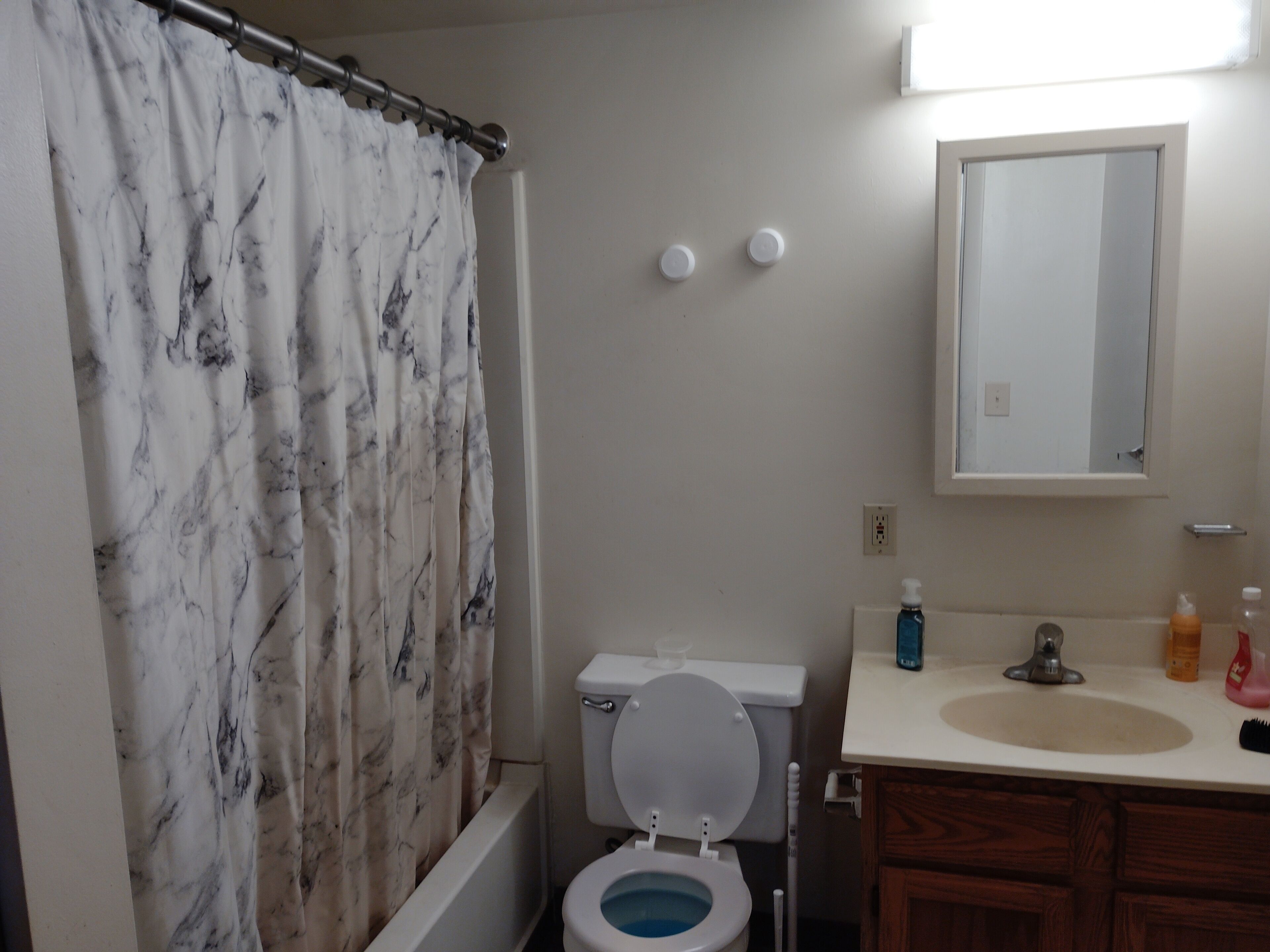 Serviettes fournies, savon, papier toilette