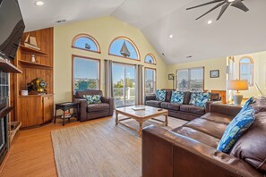 Smart TV - Ar Lan Y Mor: June 20th Wk Reduced, Dog-friendly, Private Pool, 900 Ft to Beach (Corolla)