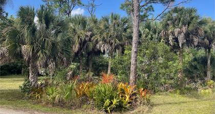 Glamping in pine island, Charming 1-bedroom cabin in welcoming Saint James City