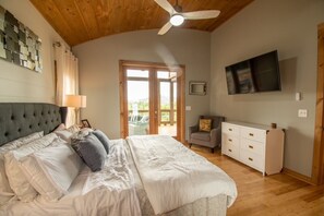 3 عدّة غرف نوم ومكواة/لوح كي وواي فاي وملاءات أسرّة