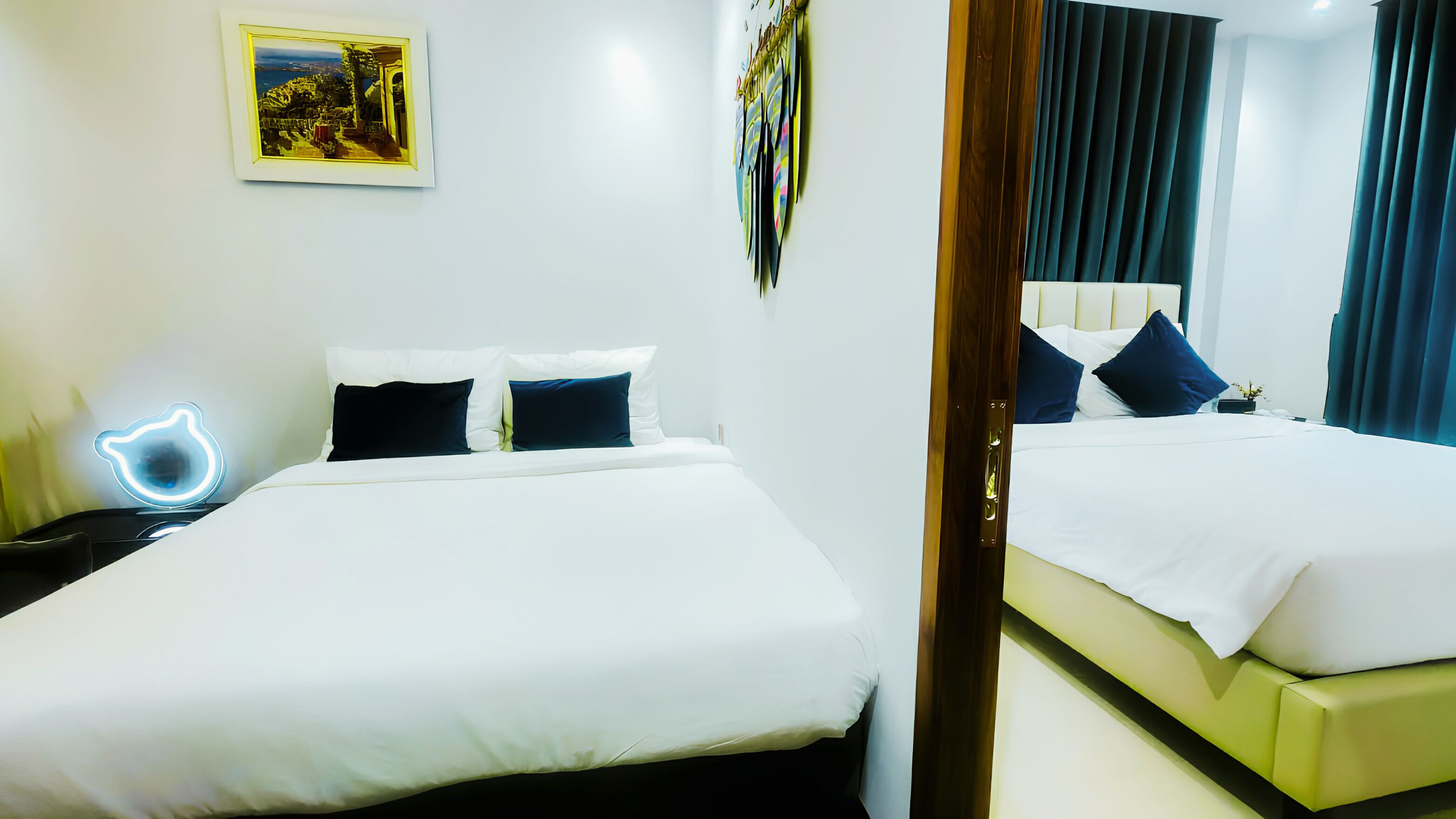 Bureau, espace de travail pour ordinateur portable, Wi-Fi gratuit