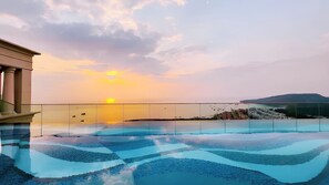 Quarto quádruplo família, 2 quartos, acesso à piscina, vista para a cidade | Piscina particular