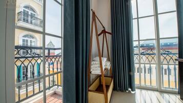 Deluxe Double Room, Balcony, Sea View | Desk, laptop workspace, free WiFi, bed sheets