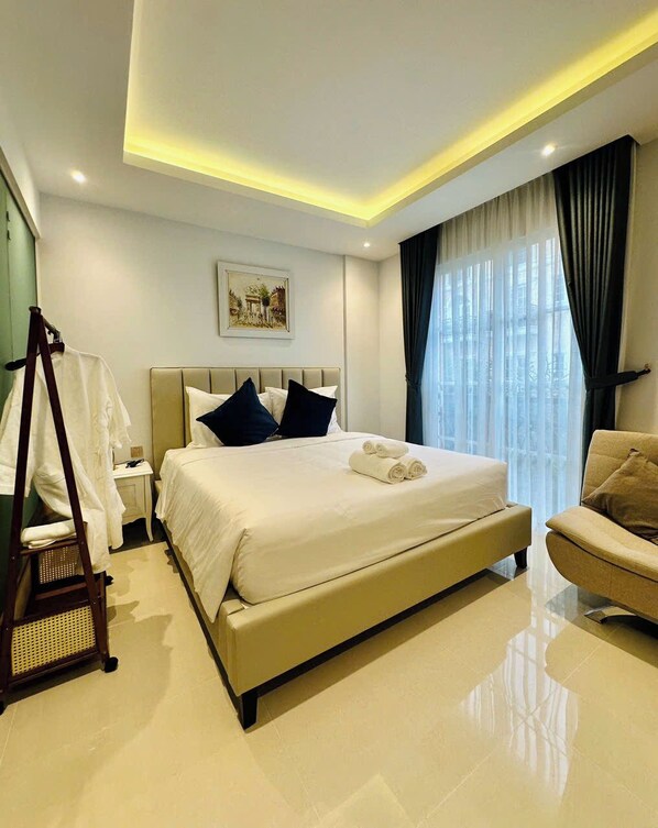 مكتب ومساحة عمل للكمبيوتر المحمول وواي فاي مجانًا