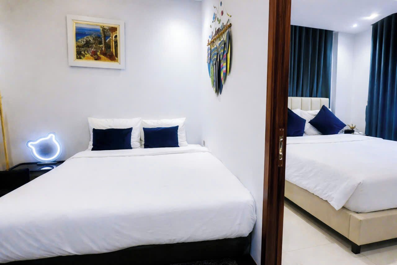 Desk, laptop workspace, free WiFi, bed sheets