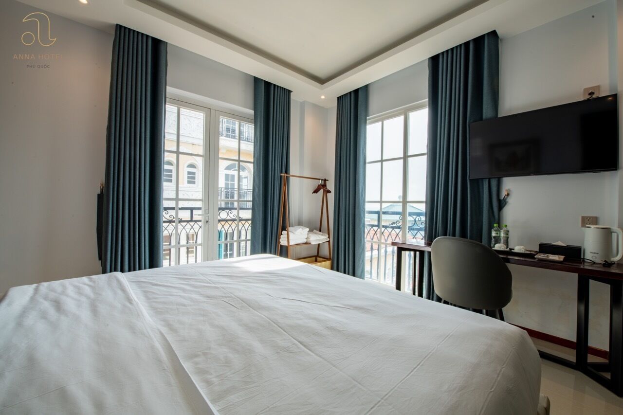 Deluxe-Doppelzimmer, Balkon, Meerblick | Schreibtisch, kostenloses WLAN, Bettwäsche
