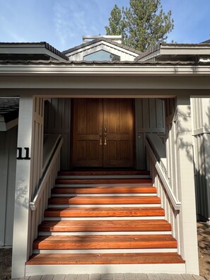 Exterior detail - Beautiful Sunriver Home- SHARC passes, hot tub, bikes (Bend)
