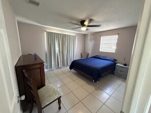 Room - Home in West Palm Beach, Florida (West Palm Beach)